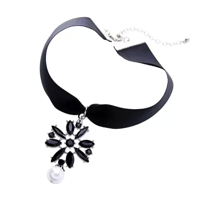 Kandiny - Ladies Black Flowers Pearl Pendant Short Necklace 01005